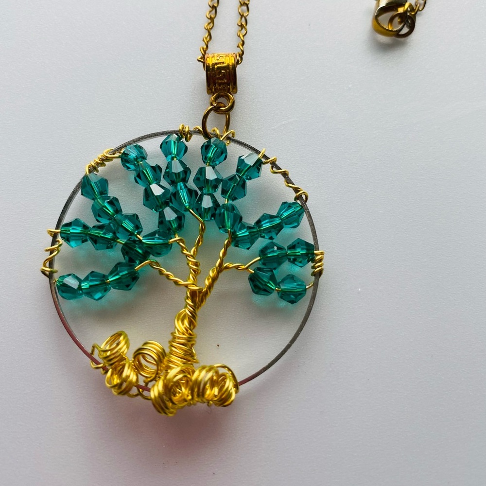 Green crystal beaded tree of life necklace